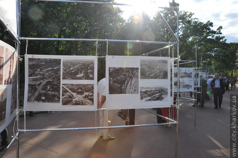 У саду Шевченка відкрилися дві фотовиставки