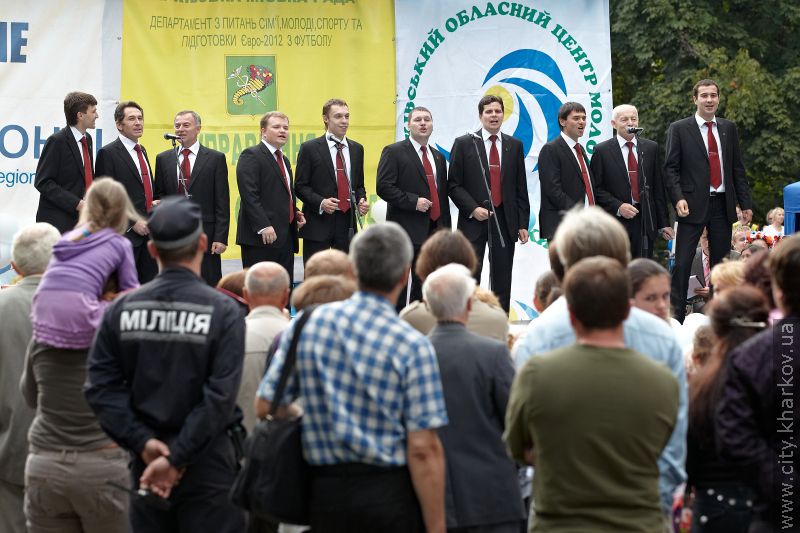 У саду Шевченка відкрилися дві фотовиставки