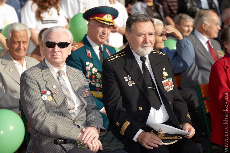 У саду Шевченка відкрилися дві фотовиставки