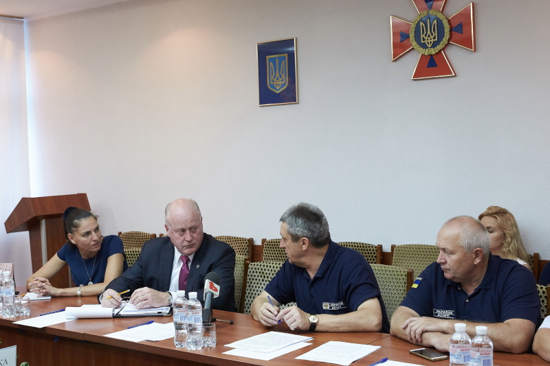 Американські експерти з безпеки зустрілися з харківськими рятувальниками
