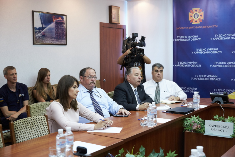 Американські експерти з безпеки зустрілися з харківськими рятувальниками