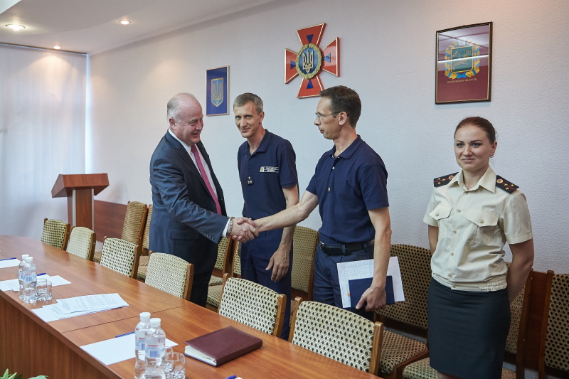 Американські експерти з безпеки зустрілися з харківськими рятувальниками