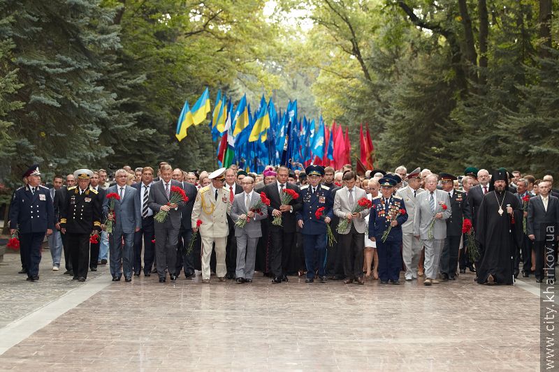 На Меморіалі Слави в Лісопарку вшанували пам'ять загиблих за Вітчизну