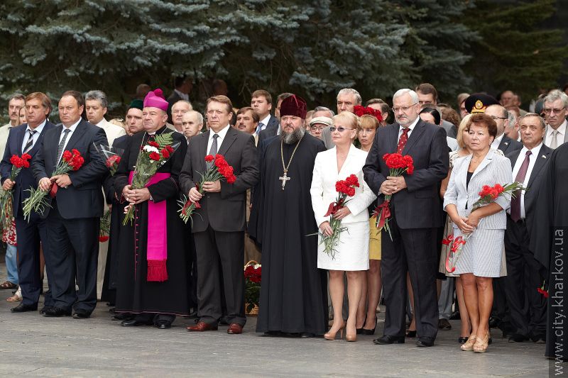 На Меморіалі Слави в Лісопарку вшанували пам'ять загиблих за Вітчизну