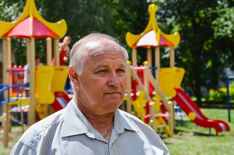 На Холодній Горі встановили новий дитячий майданчик