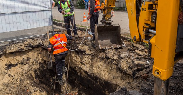 У Немишлянському районі проводяться ремонтні роботи на водоводі