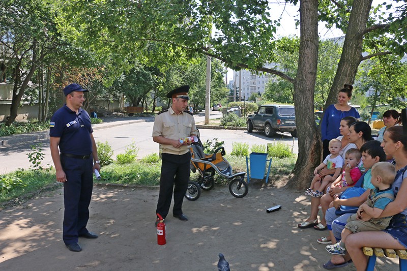 Рятувальники і «Жилкомсервіс» перевіряють пожежну безпеку житлових будинків