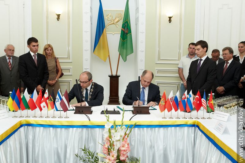 Харків і Новосибірськ підписали Договір про побратимство