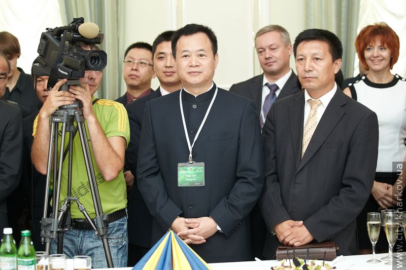 Геннадій Кернес провів прийом на честь делегацій міст-побратимів і партнерів