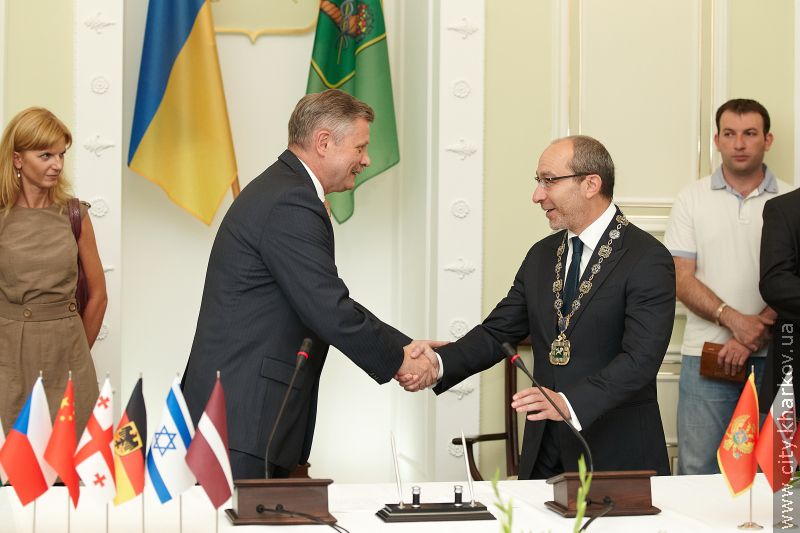 Геннадій Кернес провів прийом на честь делегацій міст-побратимів і партнерів