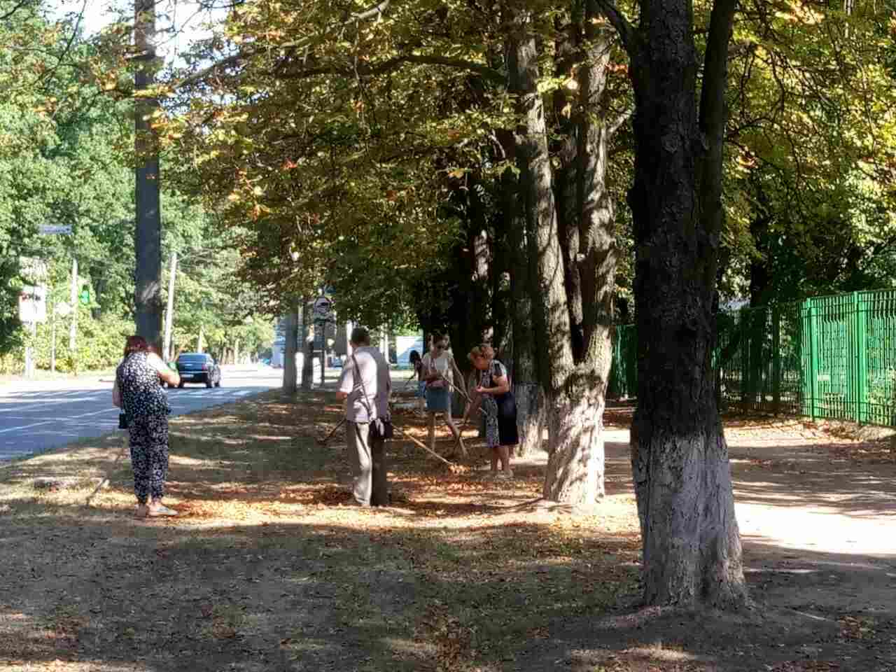 У районах Харкова проходять суботники