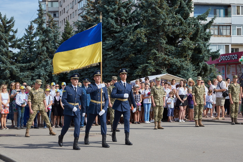 Харків'яни поклали квіти до пам'ятника Солдату