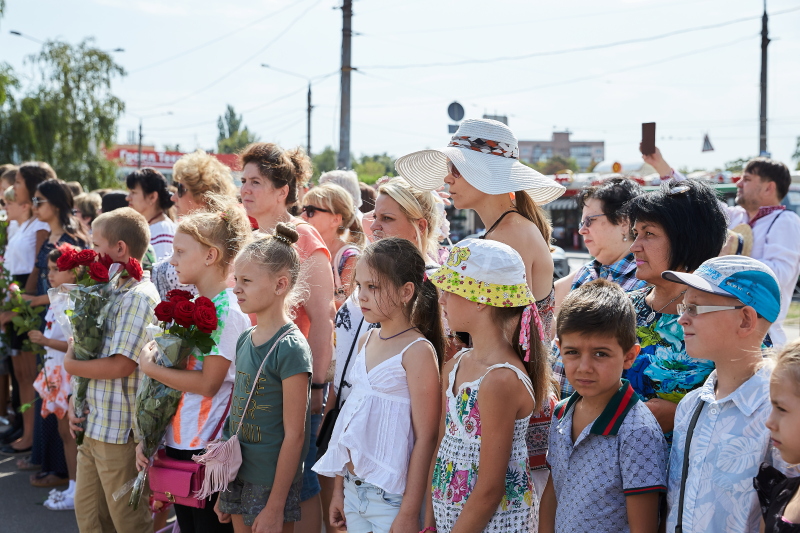 Харків'яни поклали квіти до пам'ятника Солдату