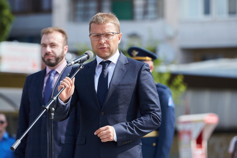 Харків'яни поклали квіти до пам'ятника Солдату