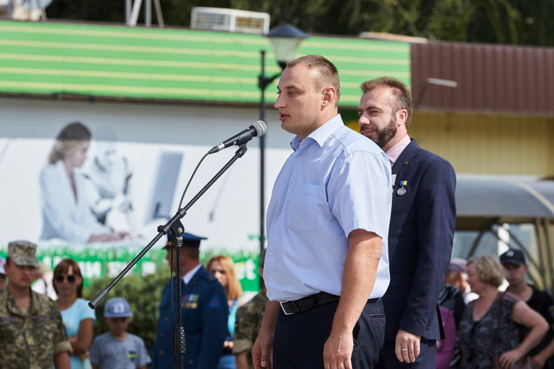 Харків'яни поклали квіти до пам'ятника Солдату
