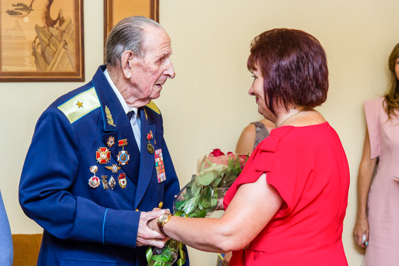 Легендарного харківського льотчика привітали з Днем міста