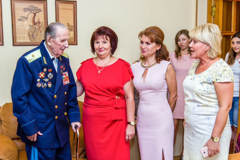 Легендарного харківського льотчика привітали з Днем міста
