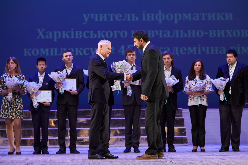 Інклюзивна освіта, нові класи та рейтинг щастя - харківські освітяни провели конференцію