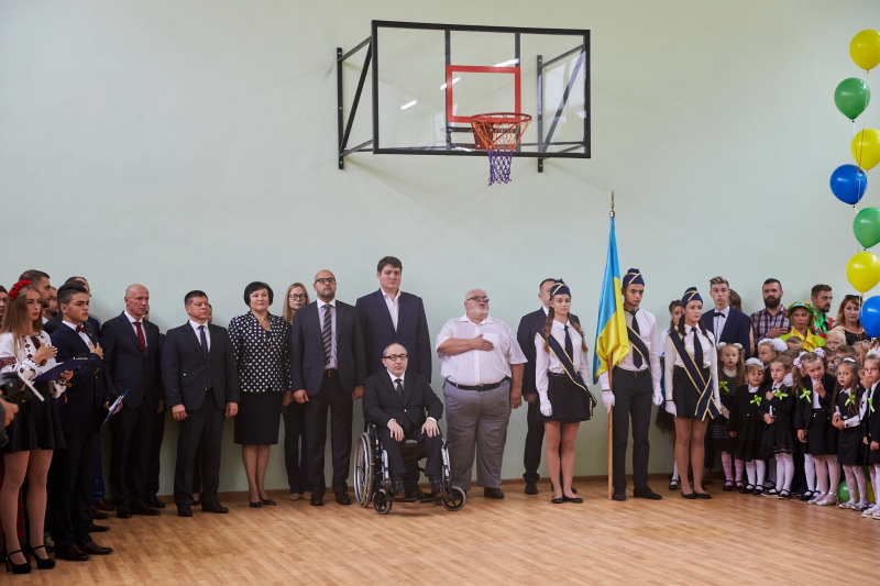 Геннадій Кернес провів Перший дзвоник в 58-й школі на Салтівці