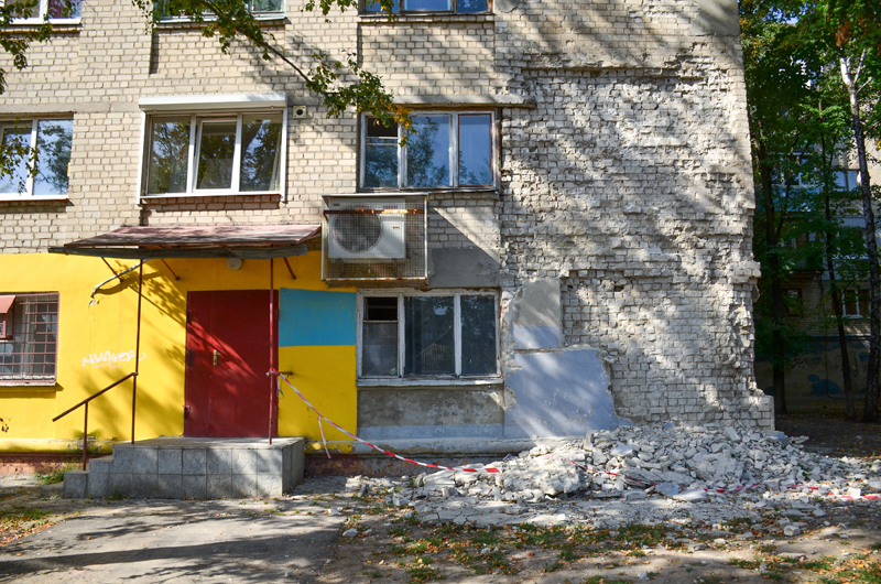 На вулиці Астрономічній ремонтують старий гуртожиток