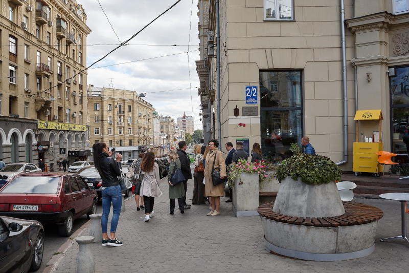 На Держпромі та Будинку зі шпилем відкрили таблички з QR-кодами