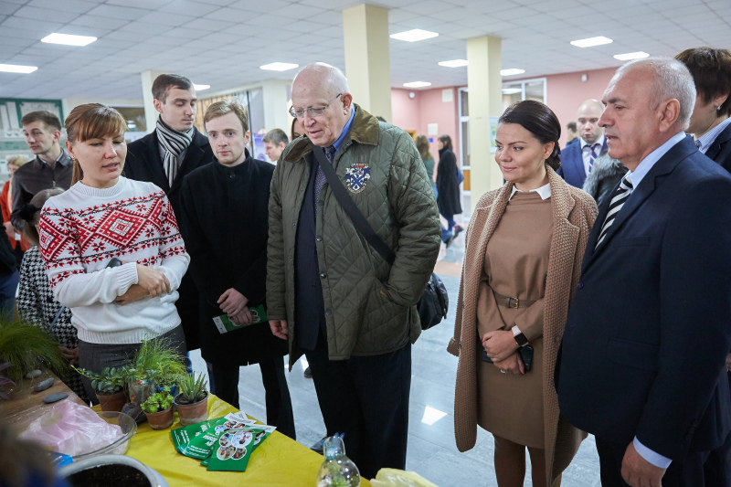 Сонячна батарея, роботи та екоавтомобілі - університети представили свої досягнення