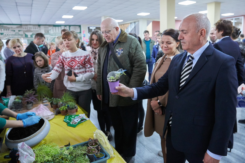 Сонячна батарея, роботи та екоавтомобілі - університети представили свої досягнення