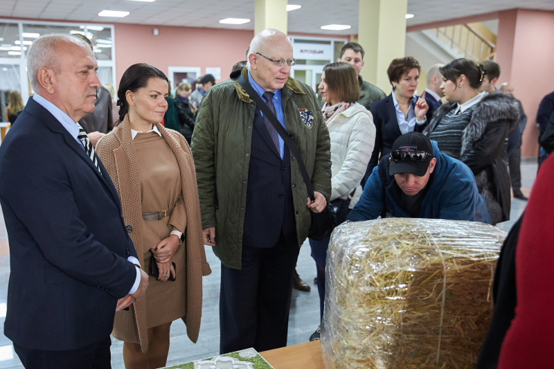 Сонячна батарея, роботи та екоавтомобілі - університети представили свої досягнення
