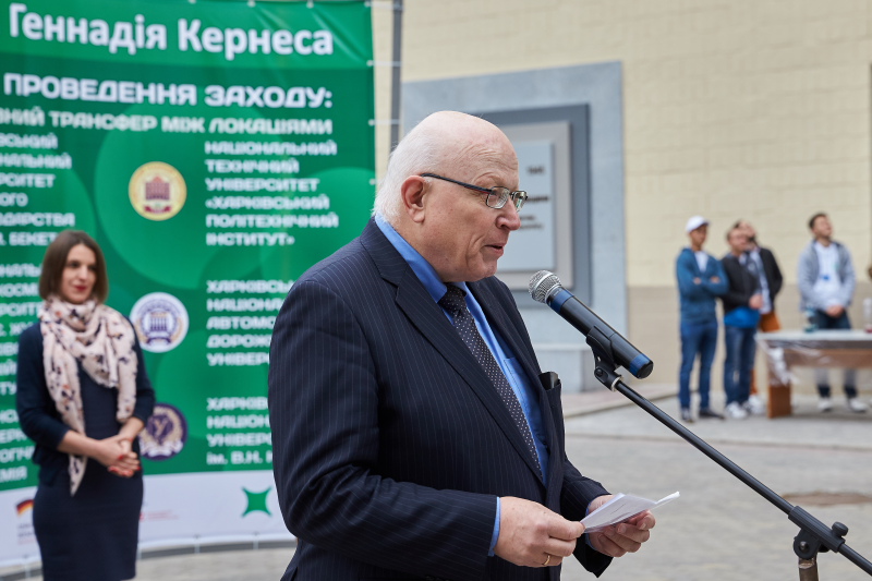Сонячна батарея, роботи та екоавтомобілі - університети представили свої досягнення