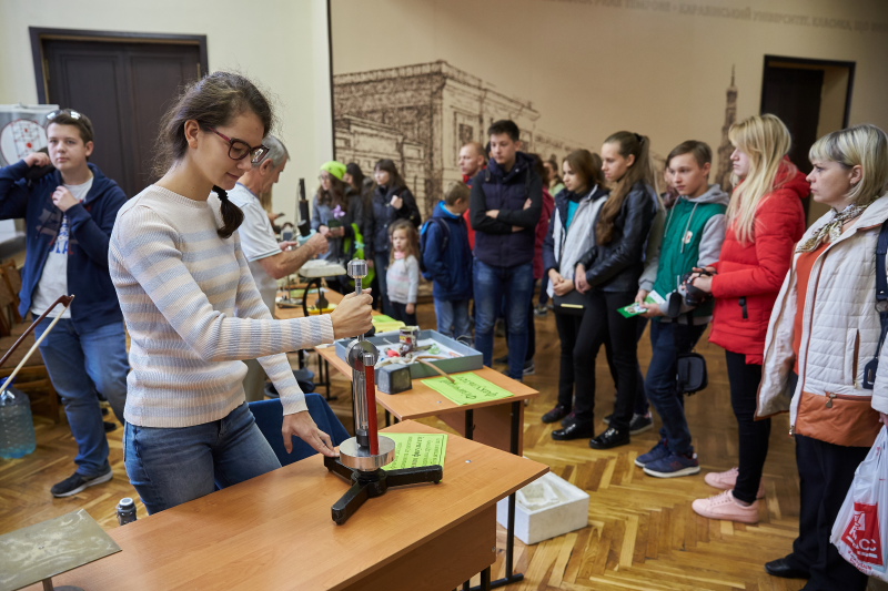Сонячна батарея, роботи та екоавтомобілі - університети представили свої досягнення