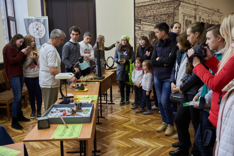 Сонячна батарея, роботи та екоавтомобілі - університети представили свої досягнення