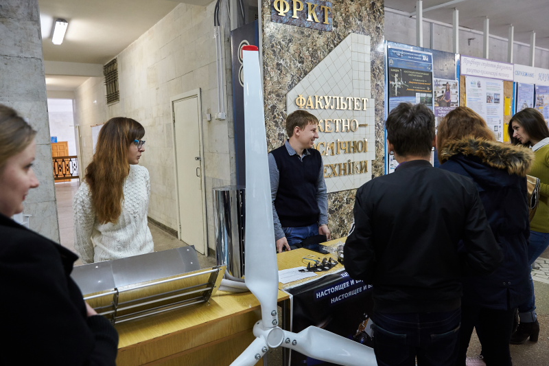 Сонячна батарея, роботи та екоавтомобілі - університети представили свої досягнення