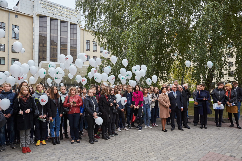 Сонячна батарея, роботи та екоавтомобілі - університети представили свої досягнення