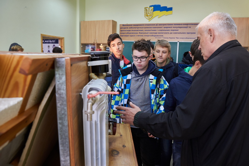 Сонячна батарея, роботи та екоавтомобілі - університети представили свої досягнення