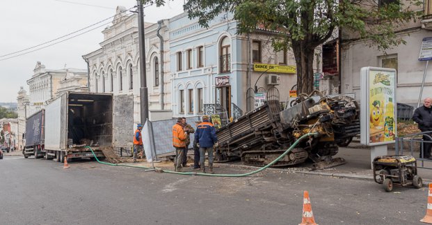 На Бурсацькому узвозі замінили магістраль безтраншейним методом
