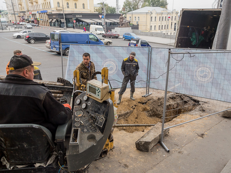 На Бурсацькому узвозі замінили магістраль безтраншейним методом