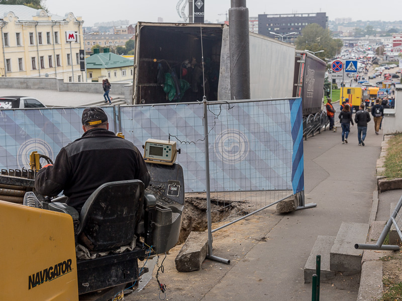 На Бурсацькому узвозі замінили магістраль безтраншейним методом