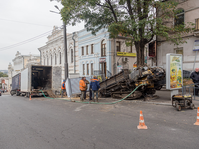 На Бурсацькому узвозі замінили магістраль безтраншейним методом