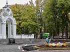 У сквері біля «Дзеркального струменя» готують клумби до холодів