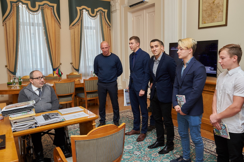Геннадій Кернес зустрівся з юними переможцями чемпіонату України з воркауту
