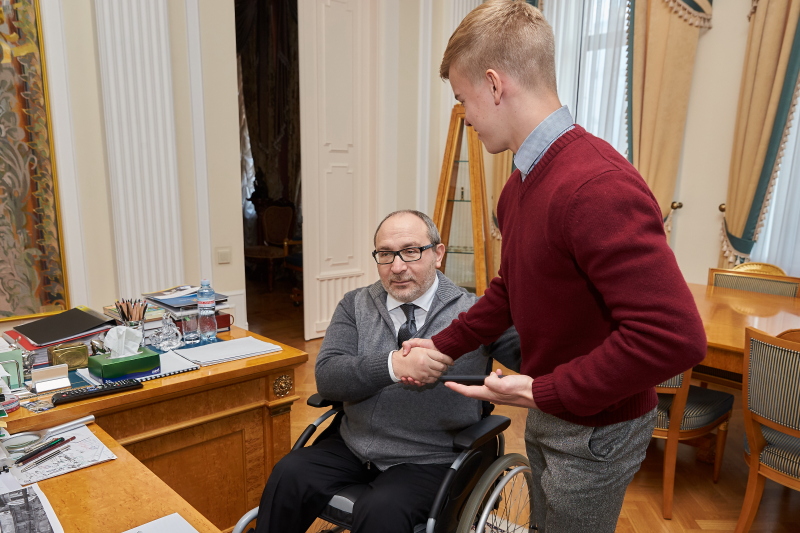 Геннадій Кернес зустрівся з юними переможцями чемпіонату України з воркауту