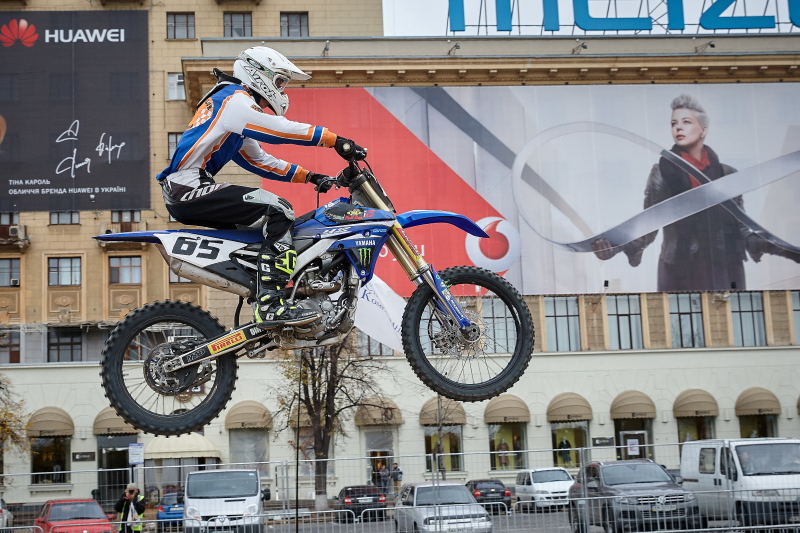 У Харкові проходять змагання з екстремального мотоспорту