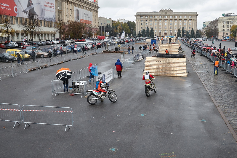 У Харкові проходять змагання з екстремального мотоспорту