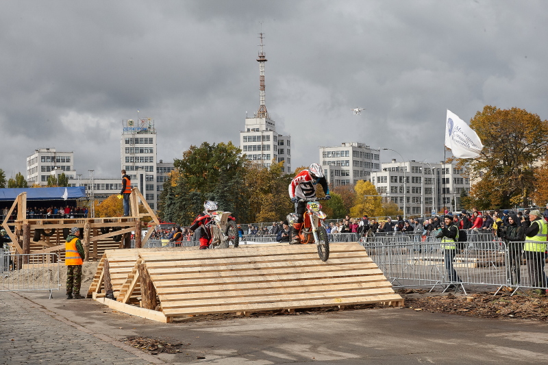 У Харкові проходять змагання з екстремального мотоспорту