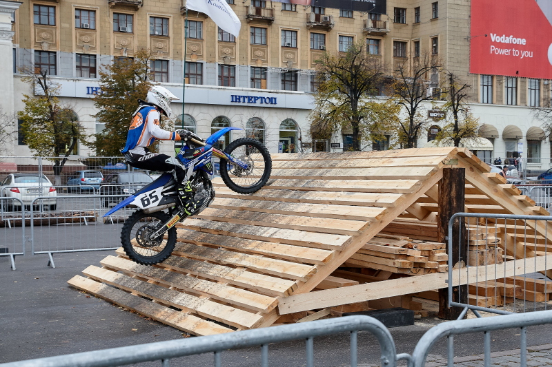 У Харкові проходять змагання з екстремального мотоспорту