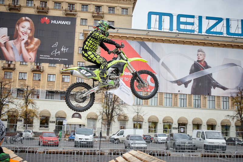 У Харкові проходять змагання з екстремального мотоспорту