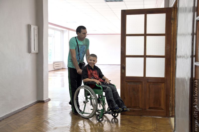 Школу рівних можливостей обладнали спецпідйомниками