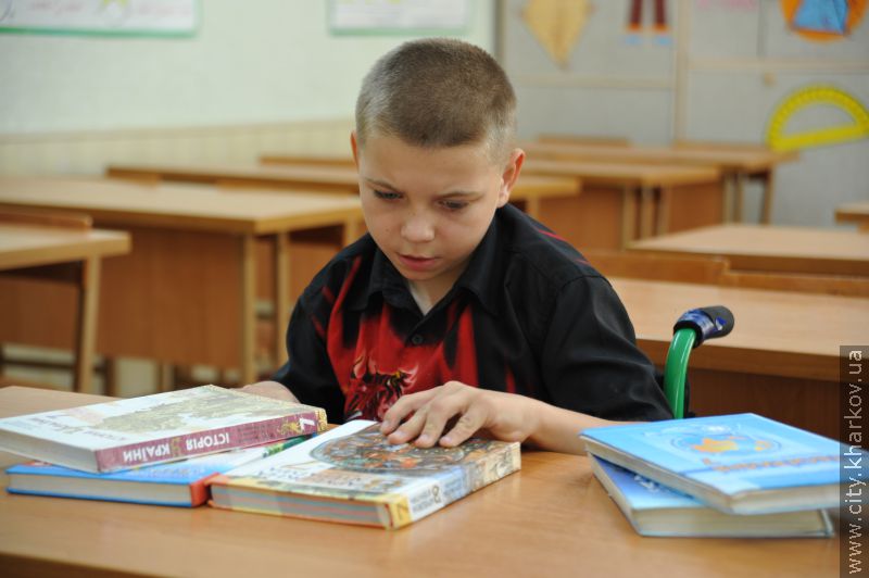 Школу рівних можливостей обладнали спецпідйомниками