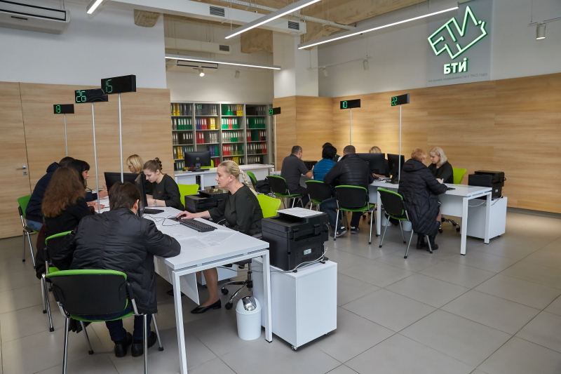Представники Асоціації міст України ознайомилися з роботою фронт-офісу БТІ