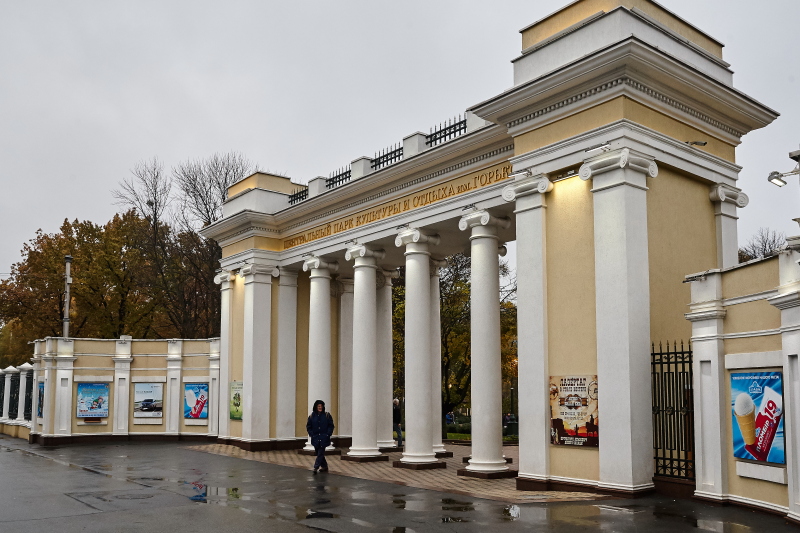 Представники українських центрів адмінпослуг посадили в парку Горького дерево дружби